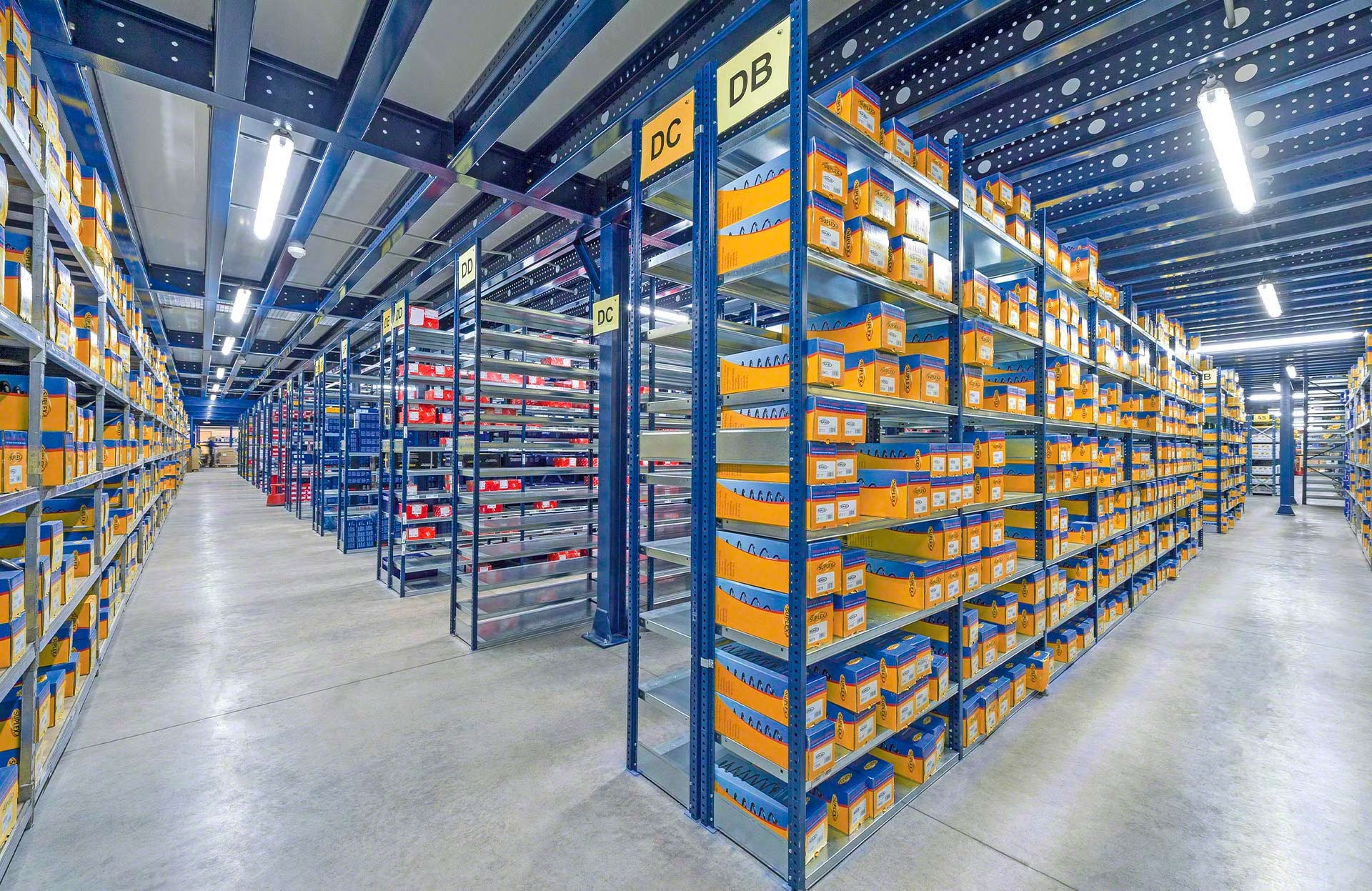 estanterías metálicas